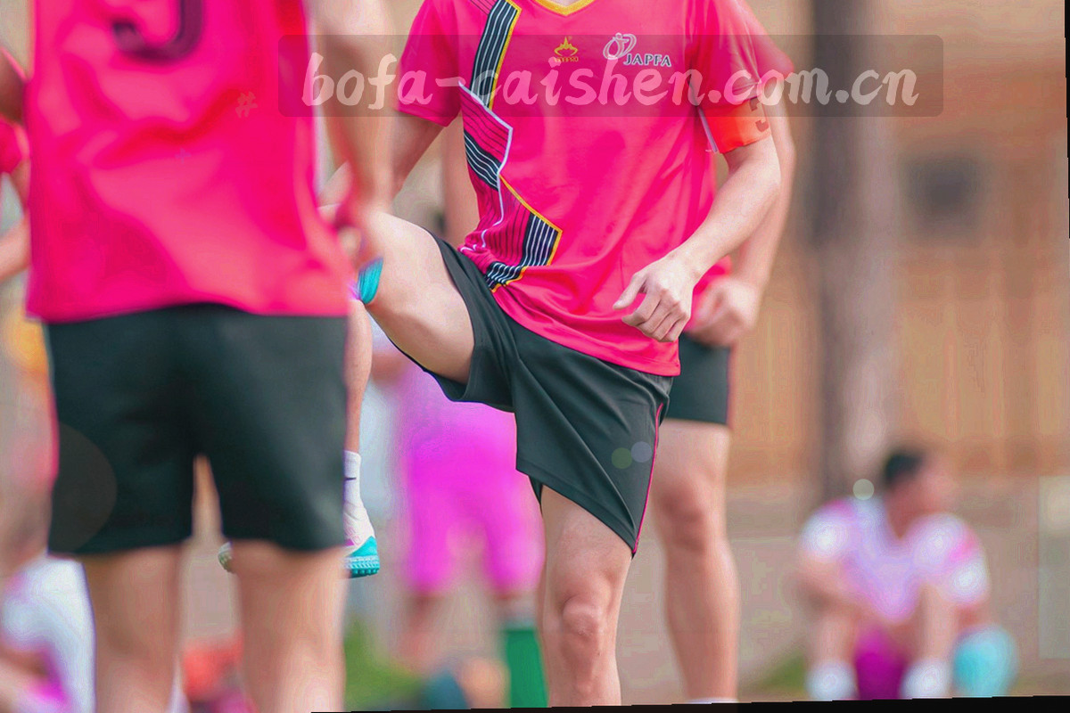 换桌次数流程图：筹码堆叠与弧线箭头标示额度重置与换桌节点，财神红底色配霓虹青提示